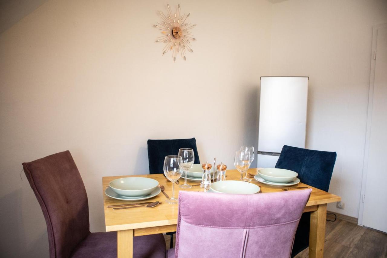 Fuer 4 Gaeste In Laatzen Messe- Und Citynah Apartment *